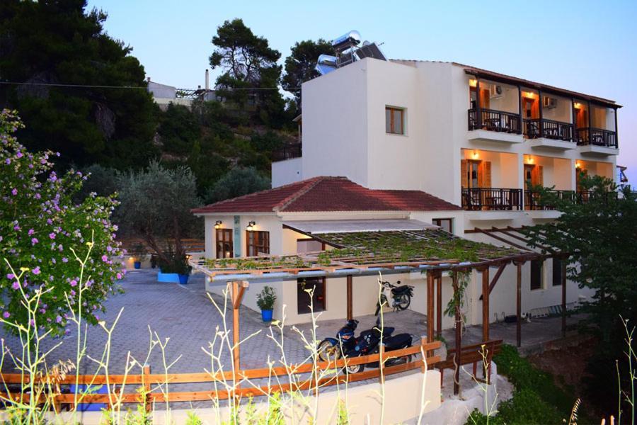 Pension Oasis Votsi  Exterior foto