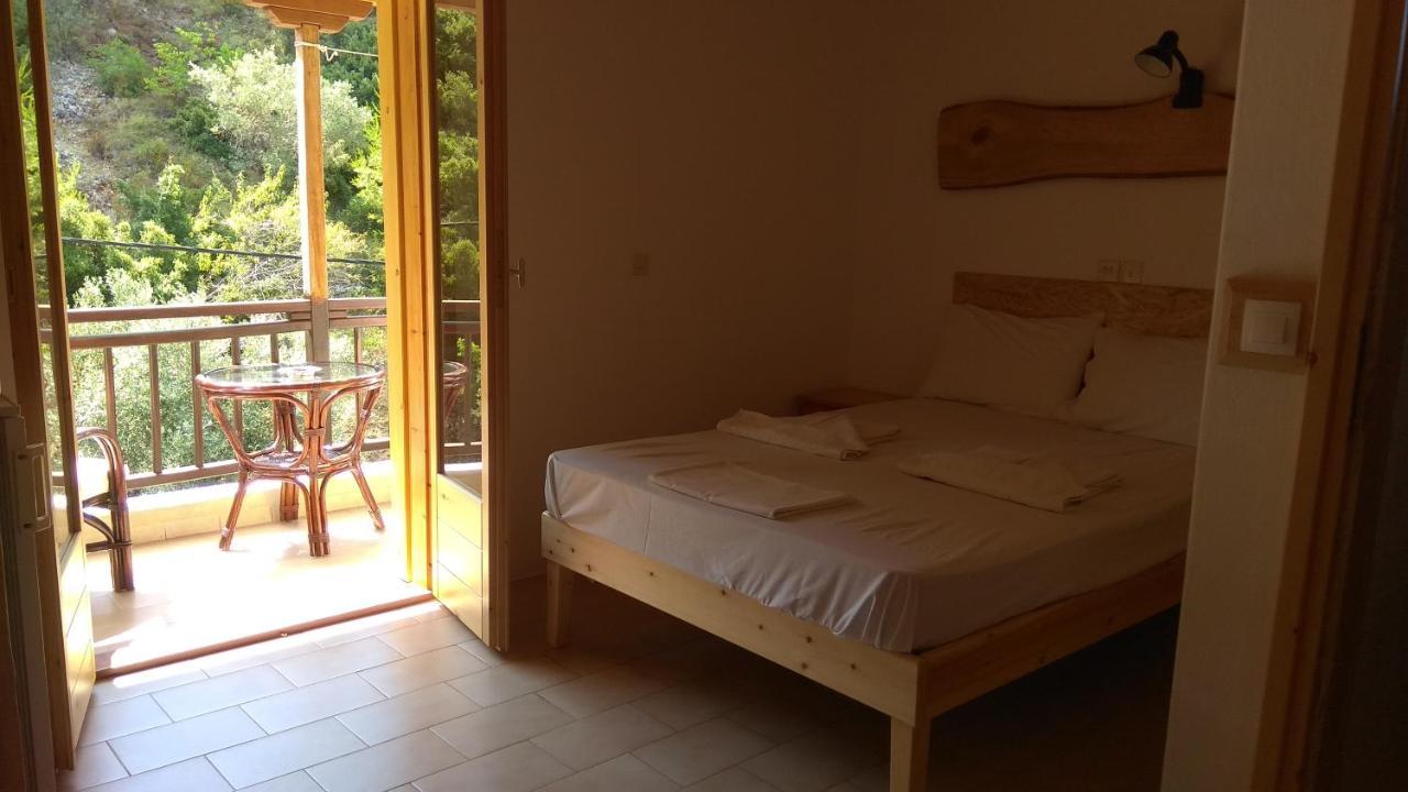 Pension Oasis Votsi  Exterior foto